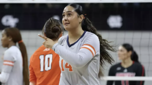 Maeva celebrates after Syracuse earns a point